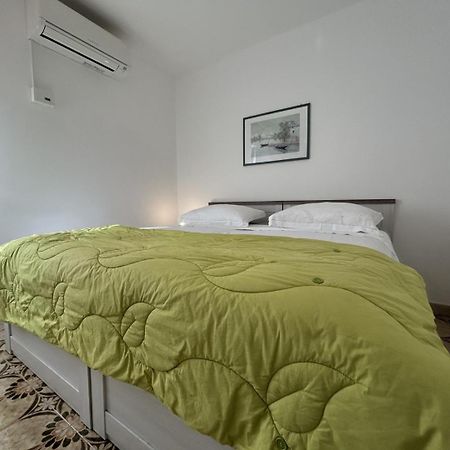 Azure Apartments By The Sea Near City Omiš Esterno foto
