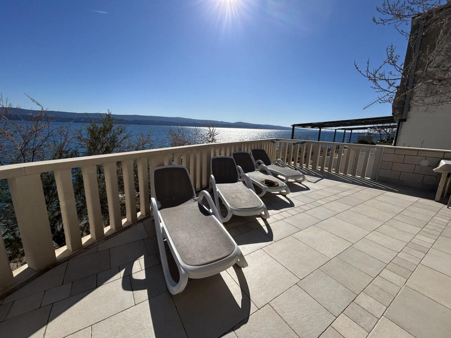 Azure Apartments By The Sea Near City Omiš Esterno foto