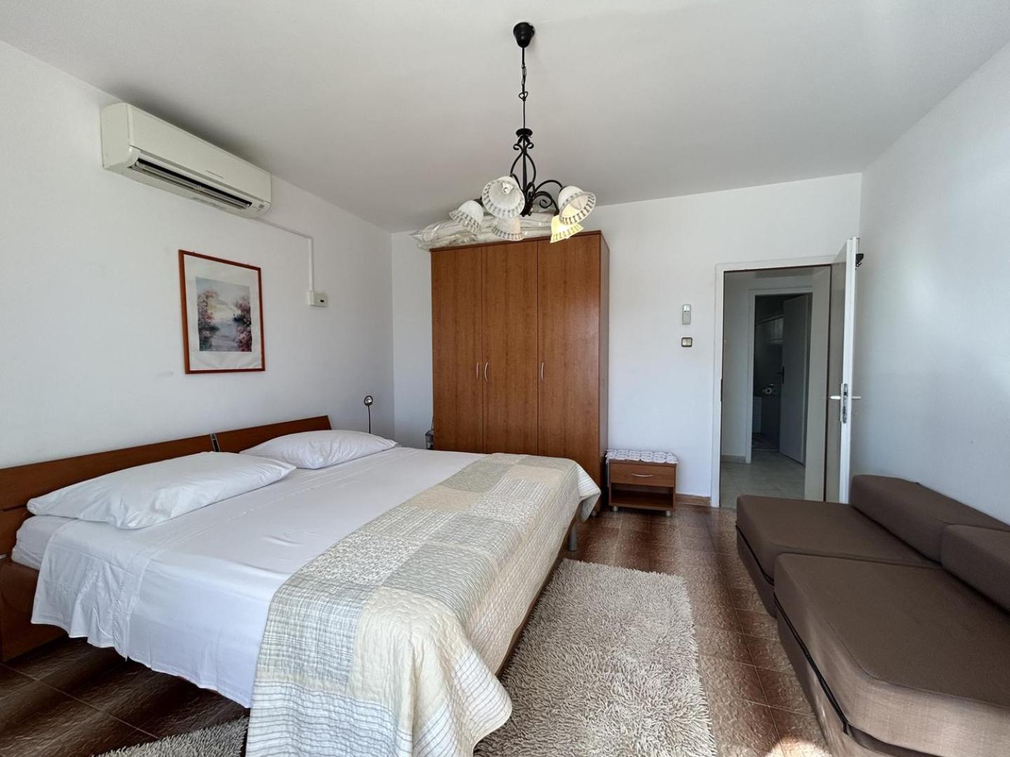 Azure Apartments By The Sea Near City Omiš Esterno foto