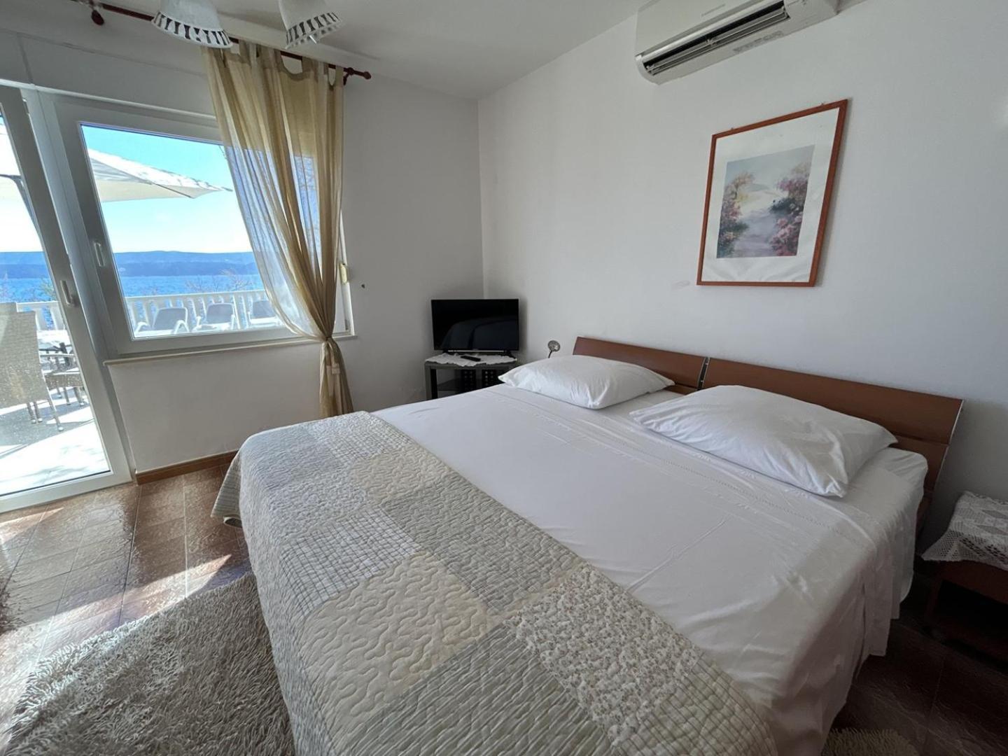 Azure Apartments By The Sea Near City Omiš Esterno foto