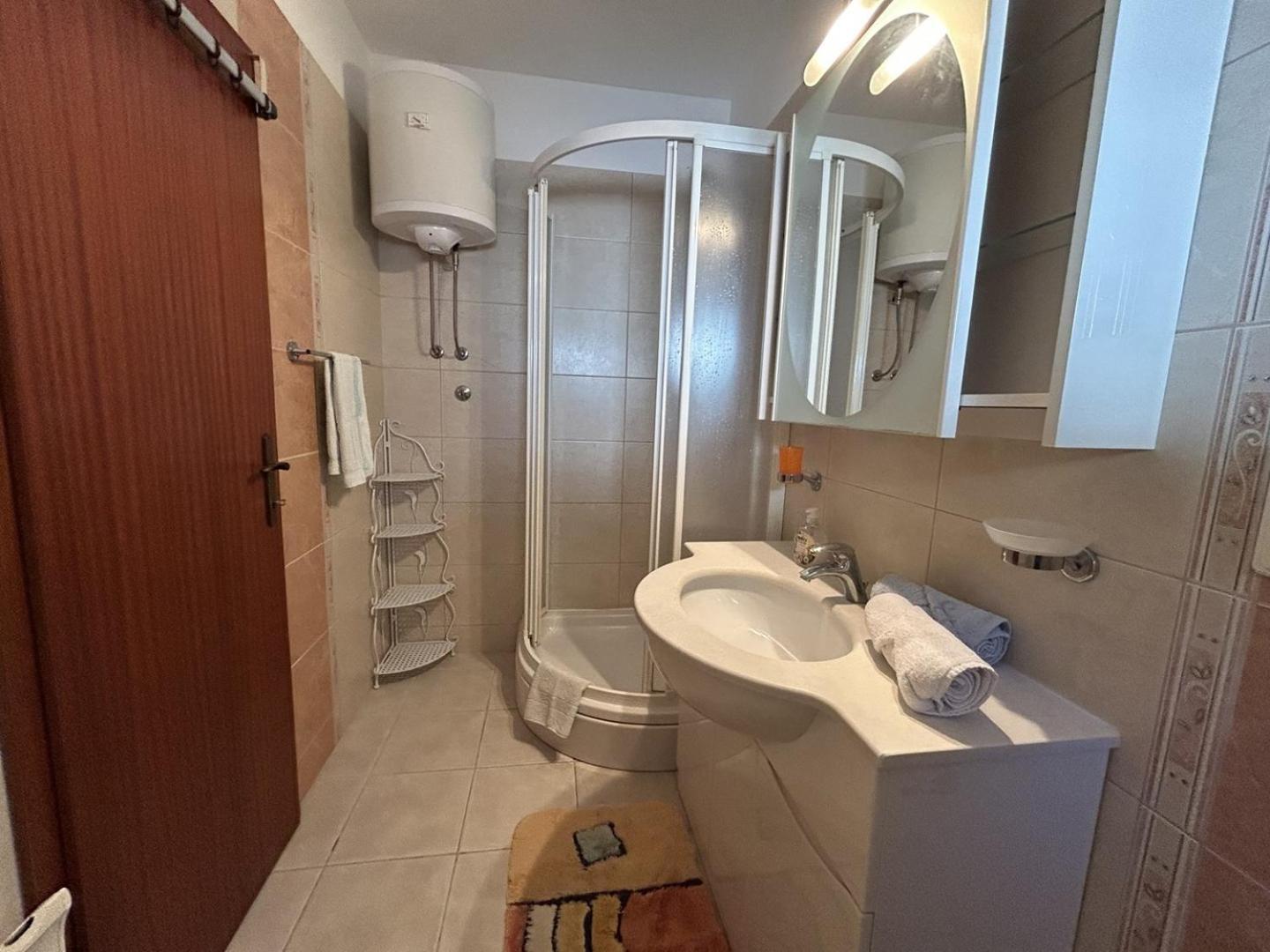 Azure Apartments By The Sea Near City Omiš Esterno foto