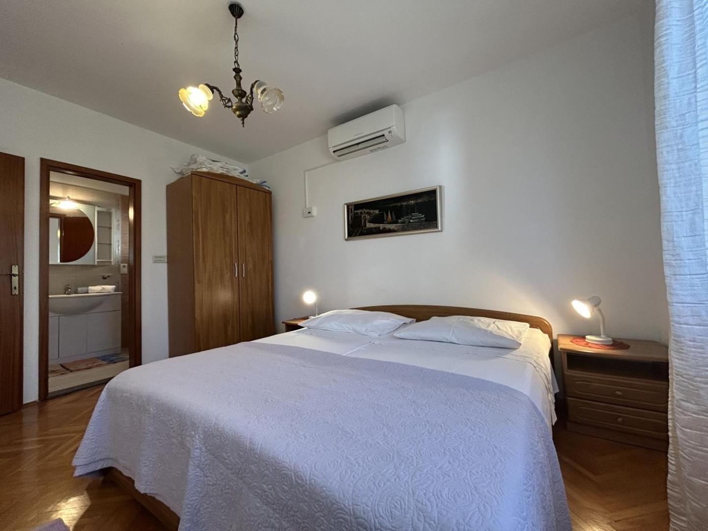 Azure Apartments By The Sea Near City Omiš Esterno foto