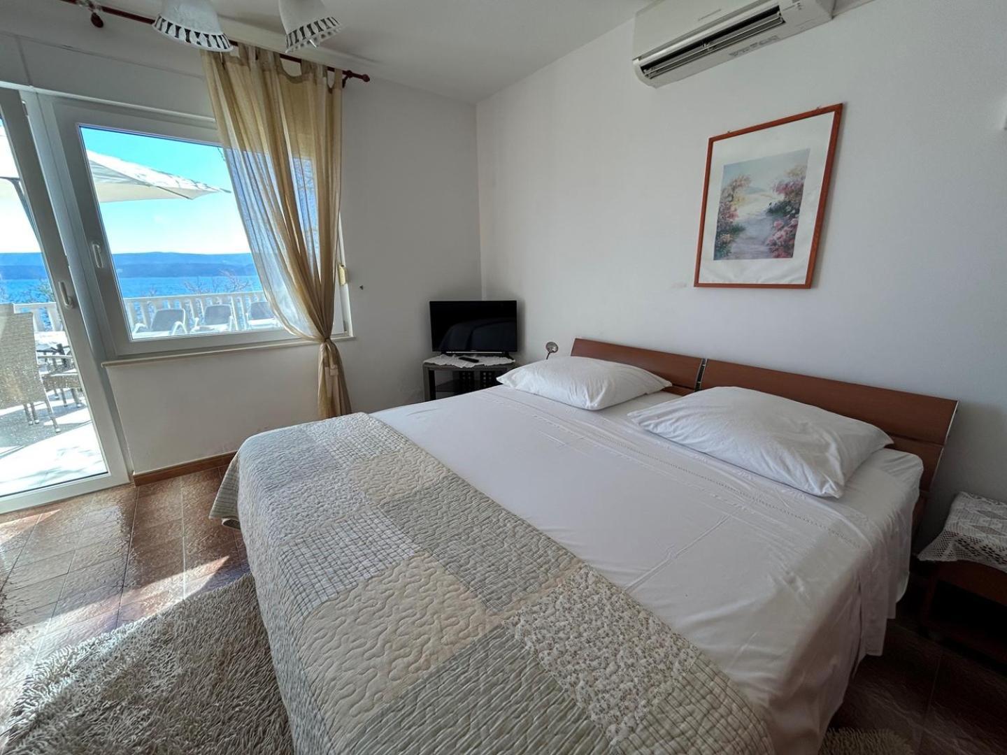 Azure Apartments By The Sea Near City Omiš Esterno foto
